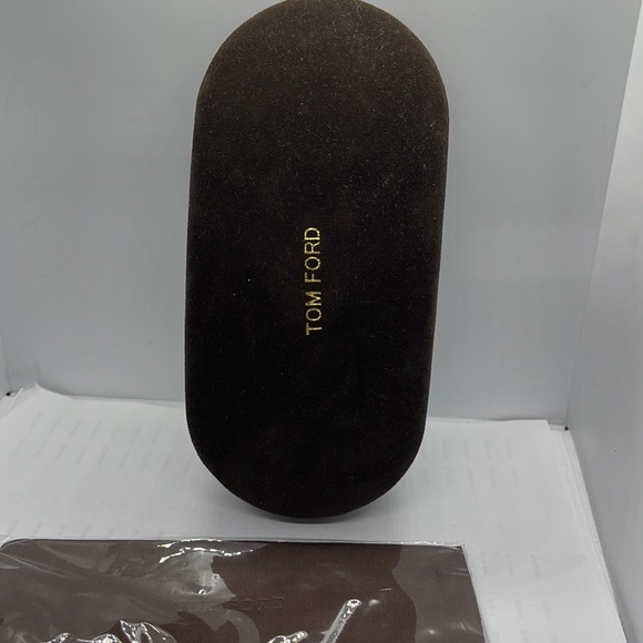 Brand new Burberry Sunglass case + Cleaning cloth Large Dark Brown - Picture 4 of 7